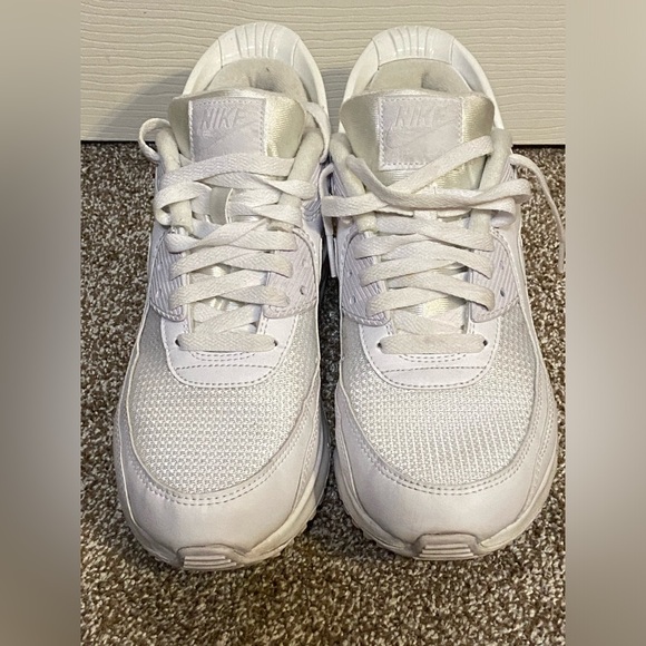 Nike Air Max 90 Flyease (GS) Triple White CV0526-102 Youth Sz 7Y EUC - Picture 3 of 7